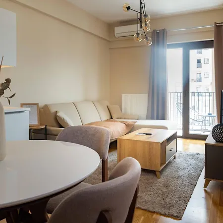 180° View In Diamond Building Apartment *